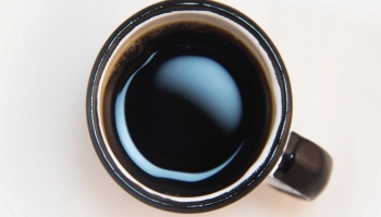 📱俯瞰視点 黒いコーヒー ZenFone 7 壁紙・待ち受け