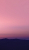 📱淡いピンクの空と黒い山脈 AQUOS R2 compact 壁紙・待ち受け