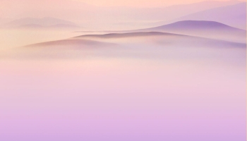 📱紫とピンクの山 iPhone 13 mini 壁紙・待ち受け