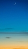 📱青とオレンジのグラデーションの空 綺麗な三日月 Xperia 8 Lite 壁紙・待ち受け