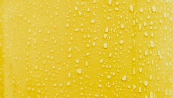 📱水滴のついたガラスと黄色い楕円 OPPO R15 Pro 壁紙・待ち受け
