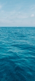 📱水色の大海原 遠くに見える白い船 Xperia 10 III 壁紙・待ち受け