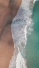 📱上から撮影した波打ち際 砂浜 moto g8 plus 壁紙・待ち受け
