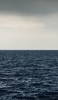 📱曇天模様と暗い海 Xperia 8 Lite 壁紙・待ち受け