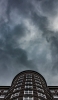 📱曇天模様 レンガ造りの丸い建物 OPPO Reno3 A 壁紙・待ち受け