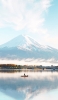📱水色の空と雪山と湖 船で釣りをする人 iPhone 12 mini 壁紙・待ち受け