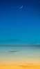 📱綺麗な三日月と青とオレンジのグラデーションの空 Galaxy A32 5G 壁紙・待ち受け