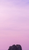 📱ゴツゴツした岩の孤島 紫の空 Galaxy A32 5G 壁紙・待ち受け