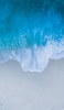 📱上から撮影した青い波打ち際 OPPO A5 2020 壁紙・待ち受け