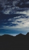 📱青い星空と白い雲 山のシルエット ZenFone 7 Pro 壁紙・待ち受け