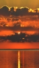 📱オレンジの空 雲に隠れる夕日 海 ZenFone 7 Pro 壁紙・待ち受け