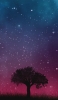 📱青・紫の星空 大木と草原 Galaxy A32 5G 壁紙・待ち受け