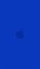 📱ビビッド・ブルー アップルのロゴ iPhone 12 壁紙・待ち受け