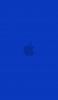 📱ビビッド・ブルー アップルのロゴ iPhone 13 Pro Max 壁紙・待ち受け